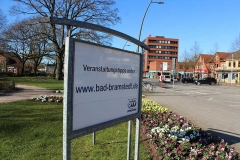 bvv-Infoschild vor dem Bad Bramstedter Schloß